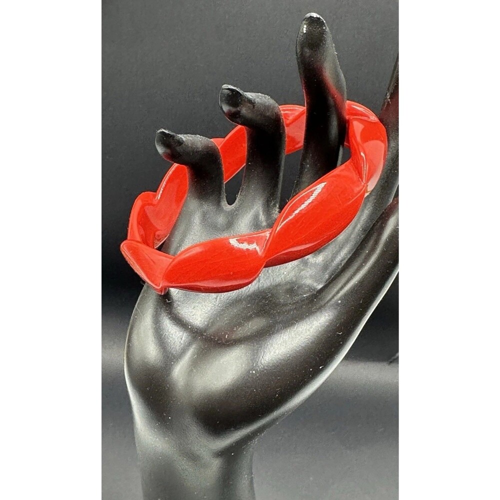 Bakelite Vintage Red Scalloped Edges Bracelet Deeply Carved